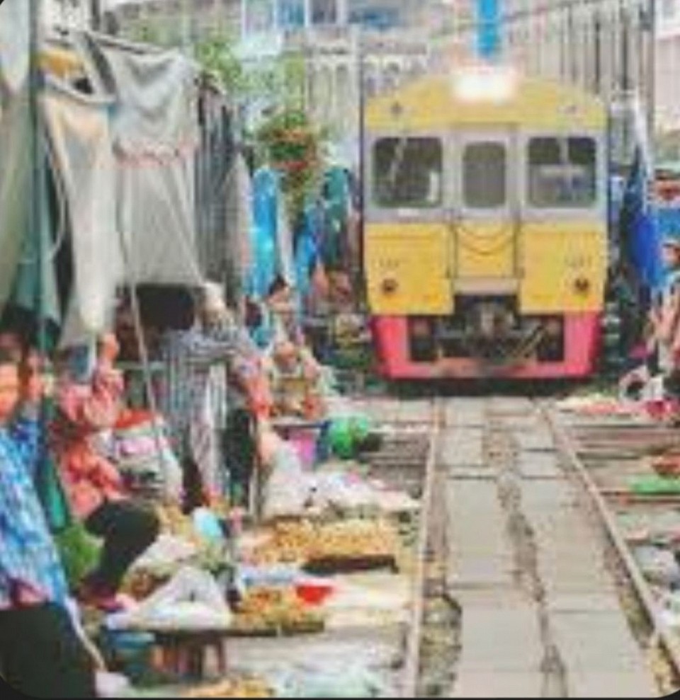 ตลาดร่มหุบ